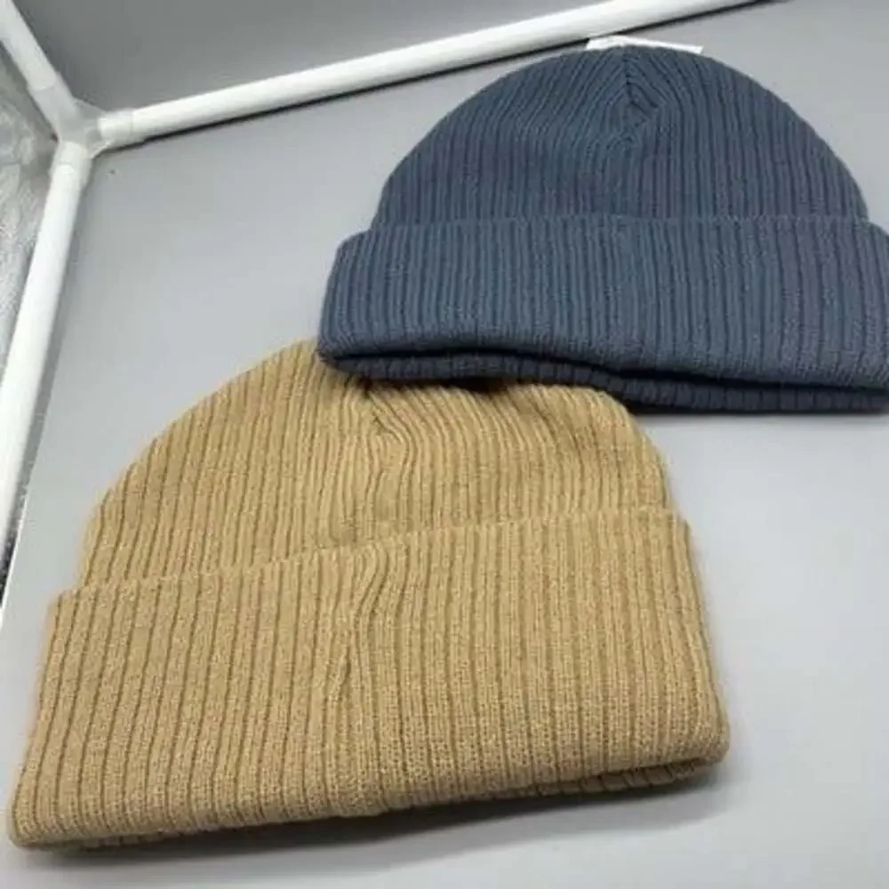 2 Moon‎ Kitty Womens  Beanies Leather Mountain Logo Outdoor Cold Weather Gear